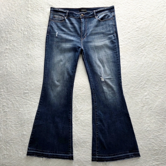 Forever 21+ High Rise Flare Stretch Jeans, Longer Length Size 16 - Picture 12 of 14